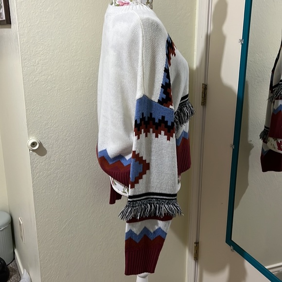 Chelsea and violet Tribal print sweater - Picture 6 of 10